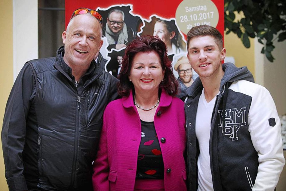 Wollen auf der Hope-Gala im Kulturpalast viel Geld für aidskranke Kinder
sammeln (v.l.): Pfarrer Stefan Hippler (57), Viola Klein (58) und Sänger Joey
Heindle (24).