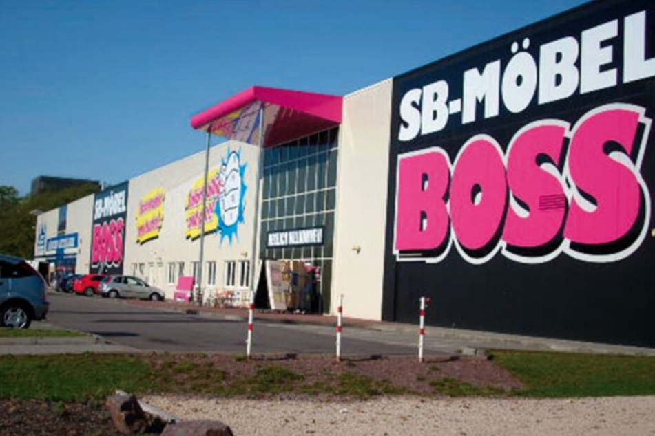 Verkaufsoffener Sonntag von 13 bis 18 direkt bei Möbel Boss in Saarbrücken.