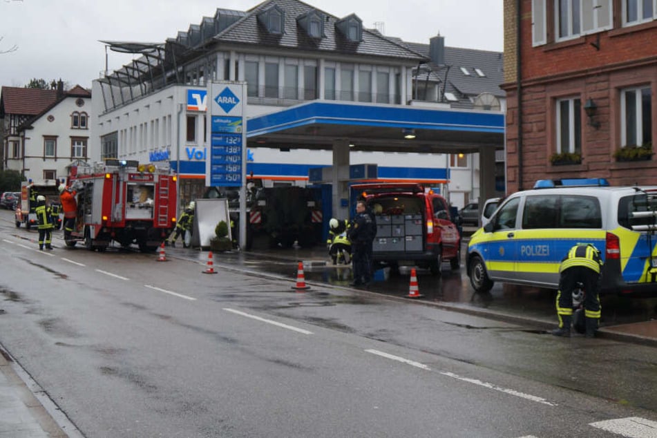 Die Tankstelle musste erstmal gesperrt werden.