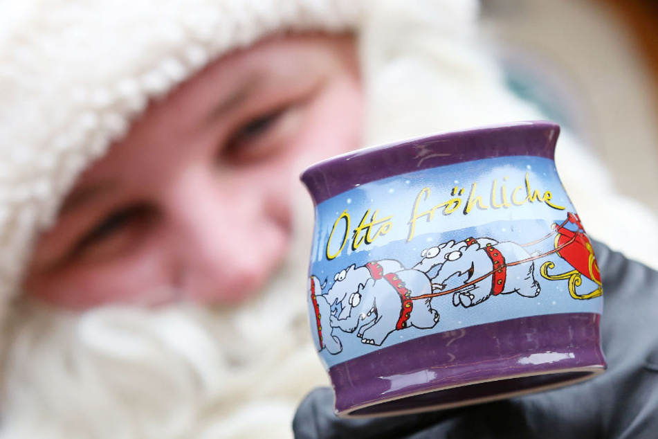 Auf den Weihnachtsmärkten gibt es reichlich Glühwein.