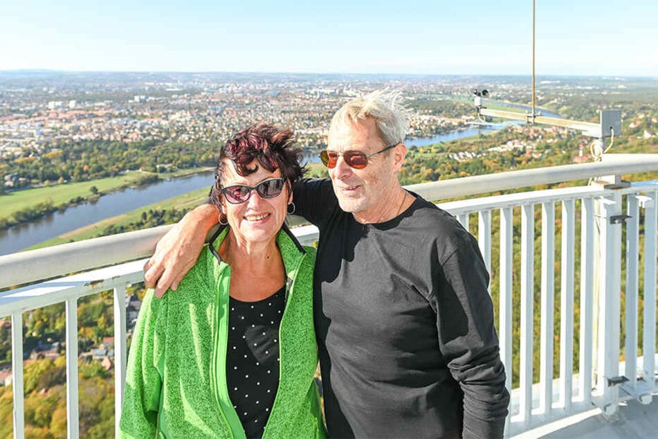 Christine Zange (69) und Uwe Schernus (73) waren Jahrzehnte nicht mehr auf dem Turm. Entsprechend haben sie das Wiedersehen genossen.