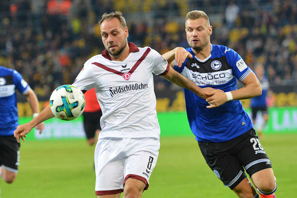 Florian Hartherz (r.) möchte auch gegen Holstein Kiel wieder viele Flanken schlagen.