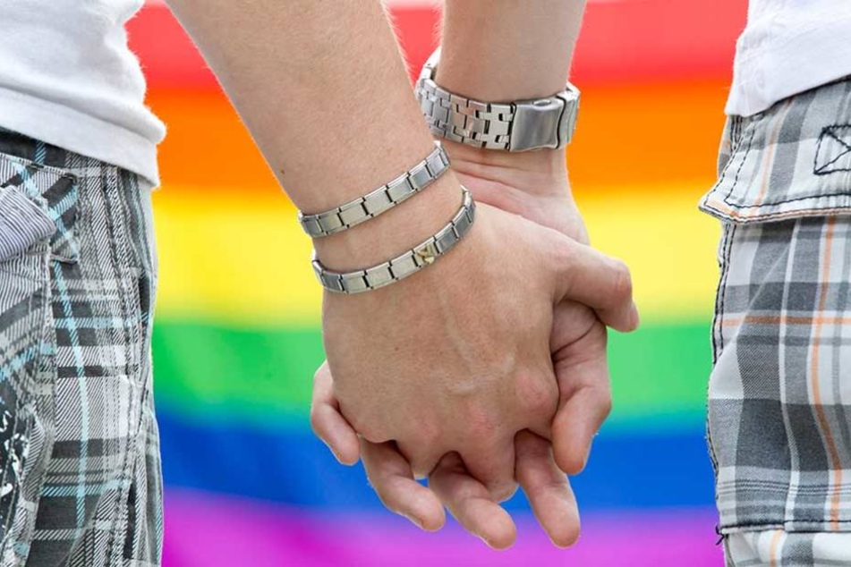 Um heiraten zu können müssen homosexuelle Paare ihr Geschlecht ändern.