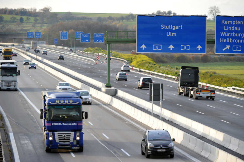 Die A8 bei Ulm-Elchingen wurde nach einem Unfall vorübergehend gesperrt.