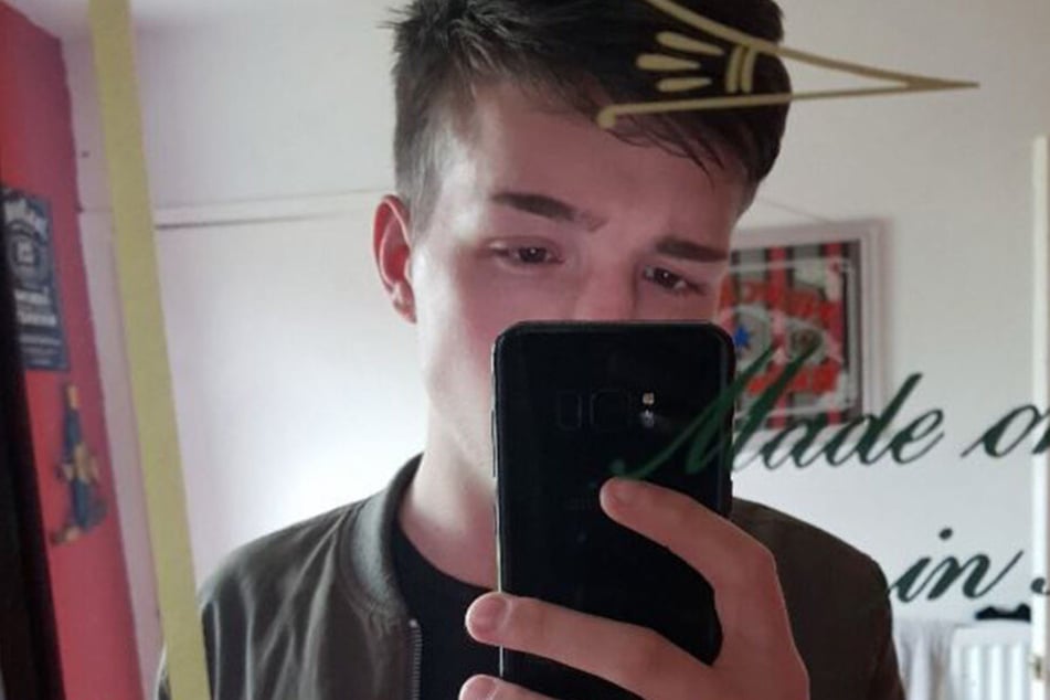 Callum Howden (22) staunte nicht schlecht, als er die Gedenkkarte las.
