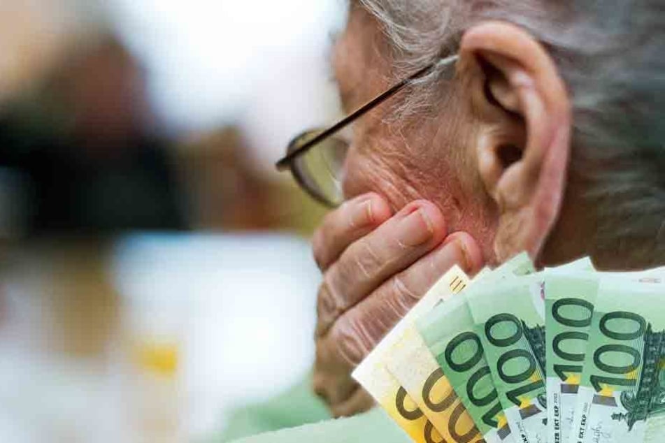 Die Seniorin ließ den Betrüger herein. Kurz darauf war das Geld weg. (Symbolbild)