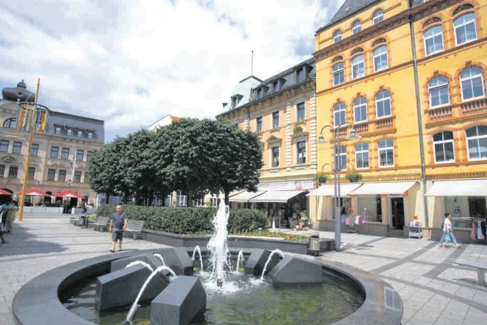 Kein Anschluss im Netz von Telefónica: 21 Tage lang war in Aue wie hier am Marktplatz das O2-Handynetz tot.
