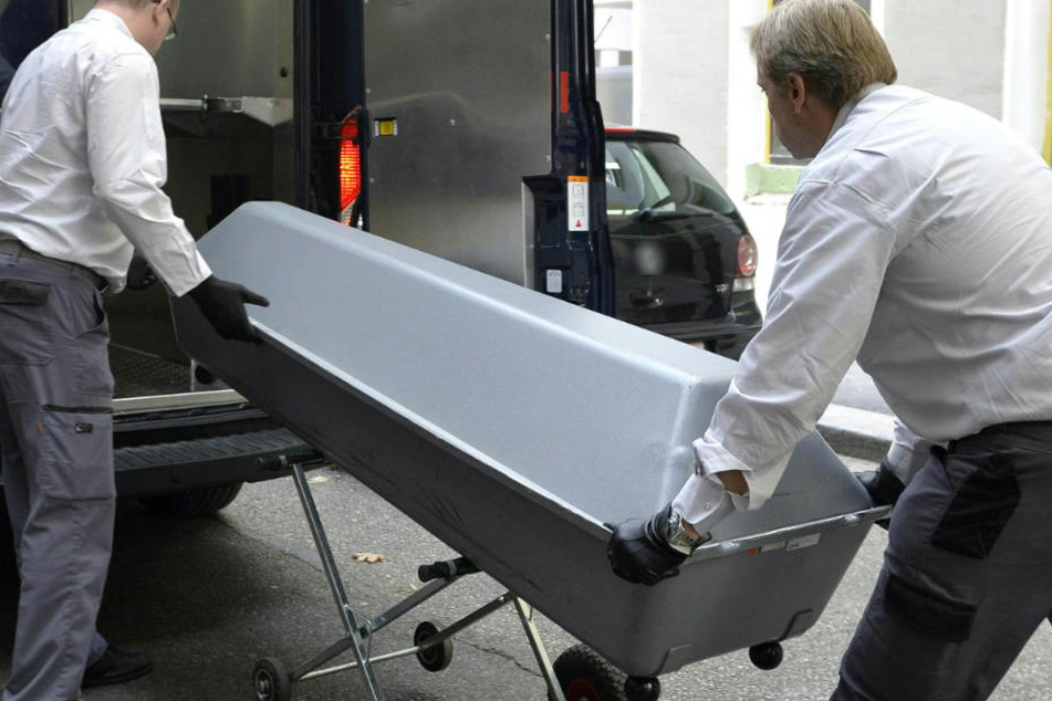 Noch ermittelt die Polizei, woran der 64-Jährige letztlich gestorben ist. (Symbolbild)