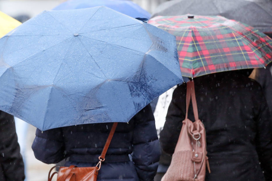 Ab Mittwoch braucht ihr wieder einen Regenschirm.
