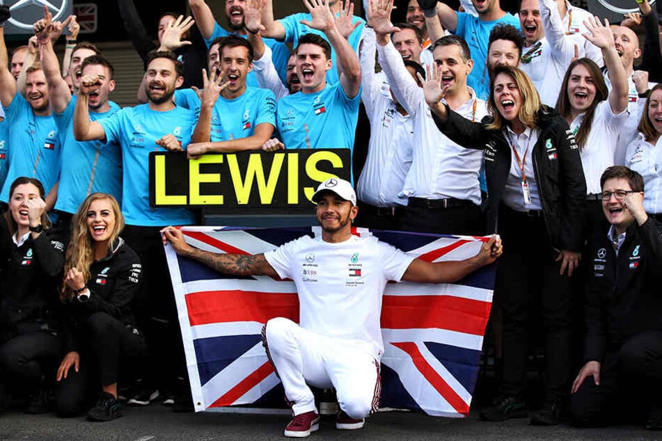 Lewis Hamilton (vorne, M) ist zum fünften Mal Formel-1-Weltmeister.