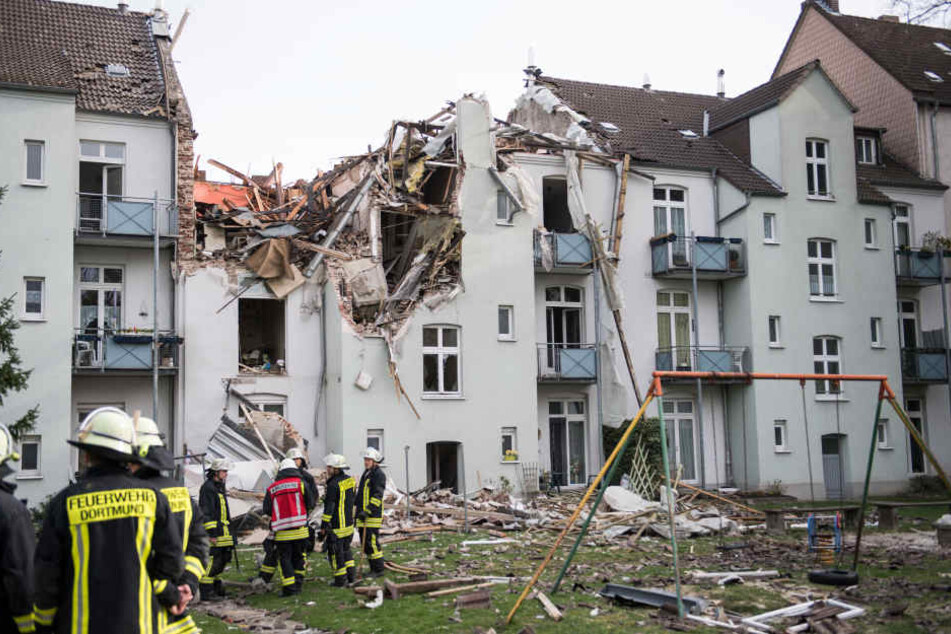 Eine mächtige Explosion zerstört ein Mehrfamilienhaus in Dortmund.