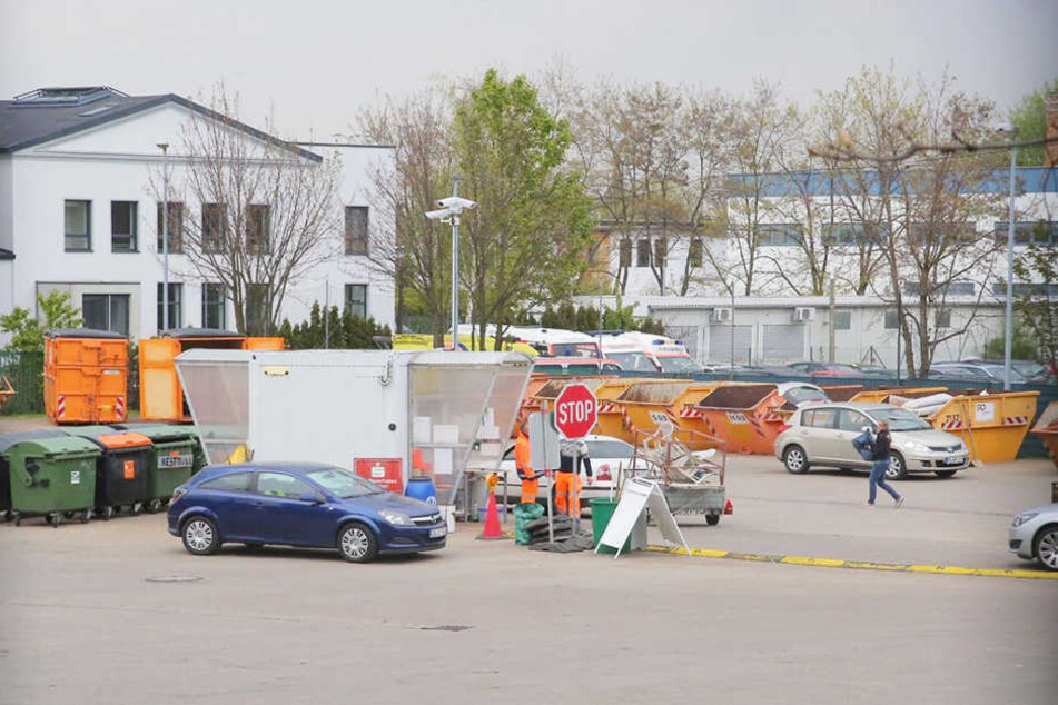 Anti-Terror-Spezialkräfte rückten zum Wertstoffhof Reick an.