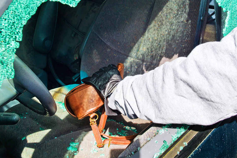 Der 25-Jährige soll vier Autos aufgebrochen haben. (Symboldbild)