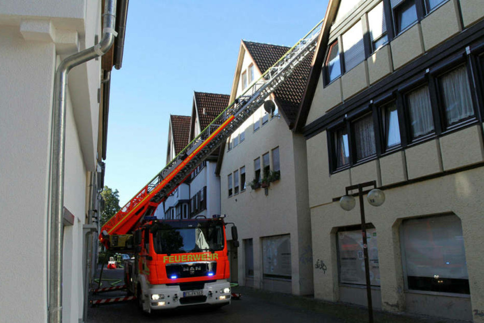 Mit einem Sprung vom Balkon hat sich ein Mann in Ibbenbüren bei einem Brand in Sicherheit gebracht (Archivbild).