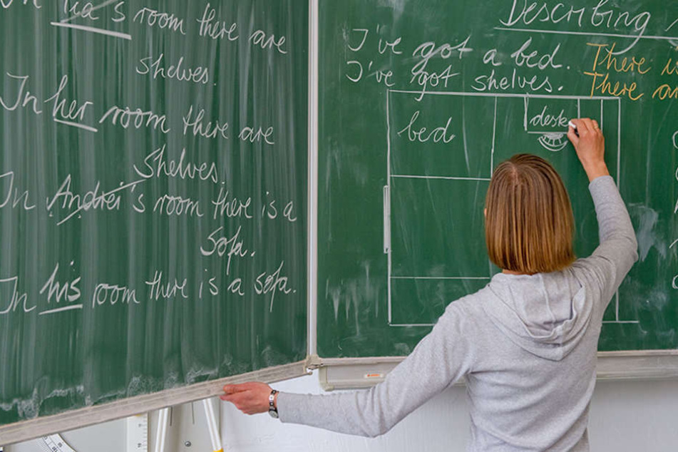 Die Lehrer haben sich weiter gebildet, wurden als Referendare ausgebildet, haben Fachleitungen übernommen und sogar in Schulgremien gearbeitet. (Symbolbild)