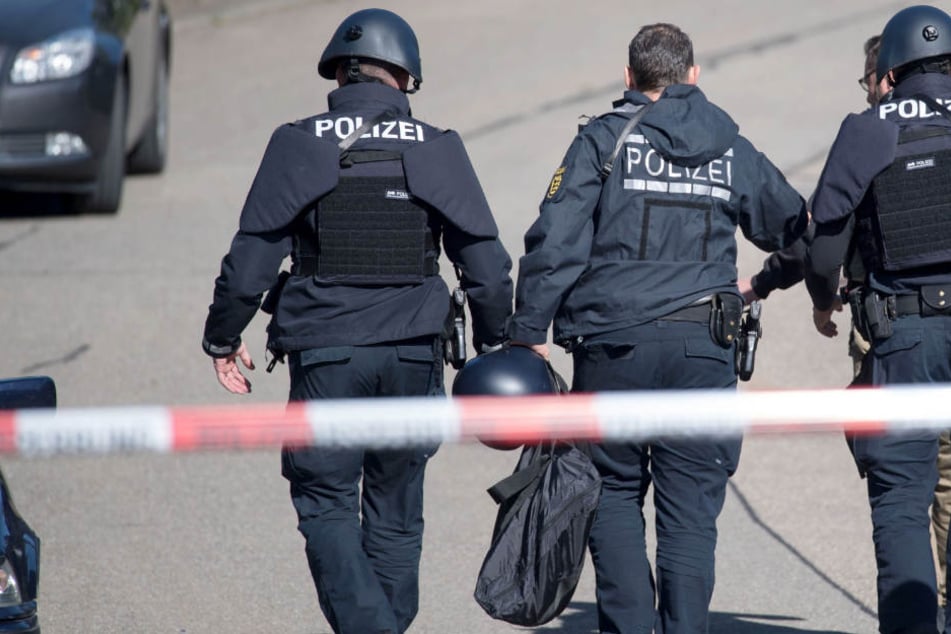 Die Polizisten waren nach einem Zeugenhinweis auf die Wohnungen aufmerksam geworden. (Symbolbild)