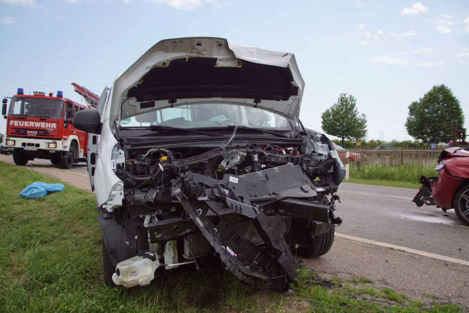 Das Auto wurde bei dem Unfall ziemlich beschädigt.