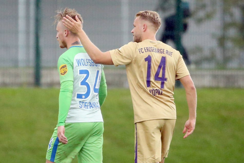 Beim Testspiel gegen Wolfsburg kam es zum Duell der Freunde Marvin Stefaniak und Pascal Köpke.
