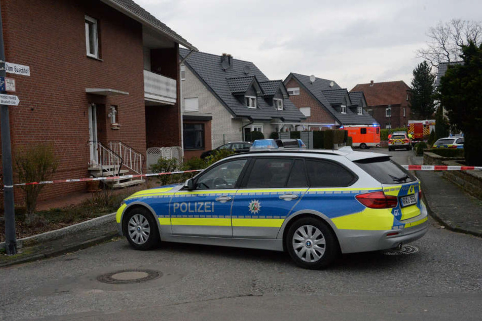 Die Polizei sperrte die Straße ab.