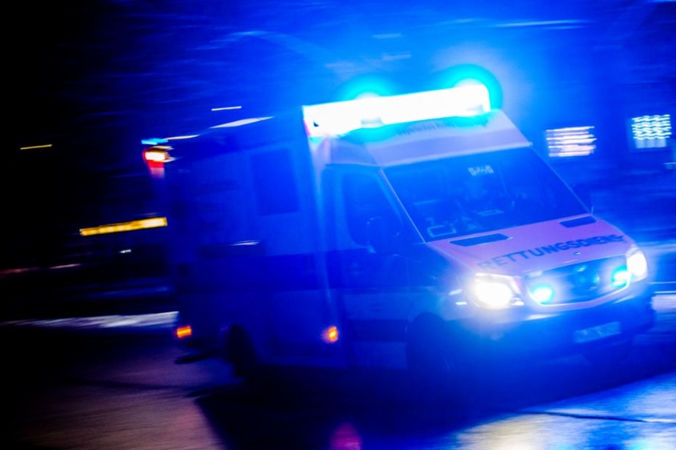 Rettungswagen im Einsatz (Symbolbild).