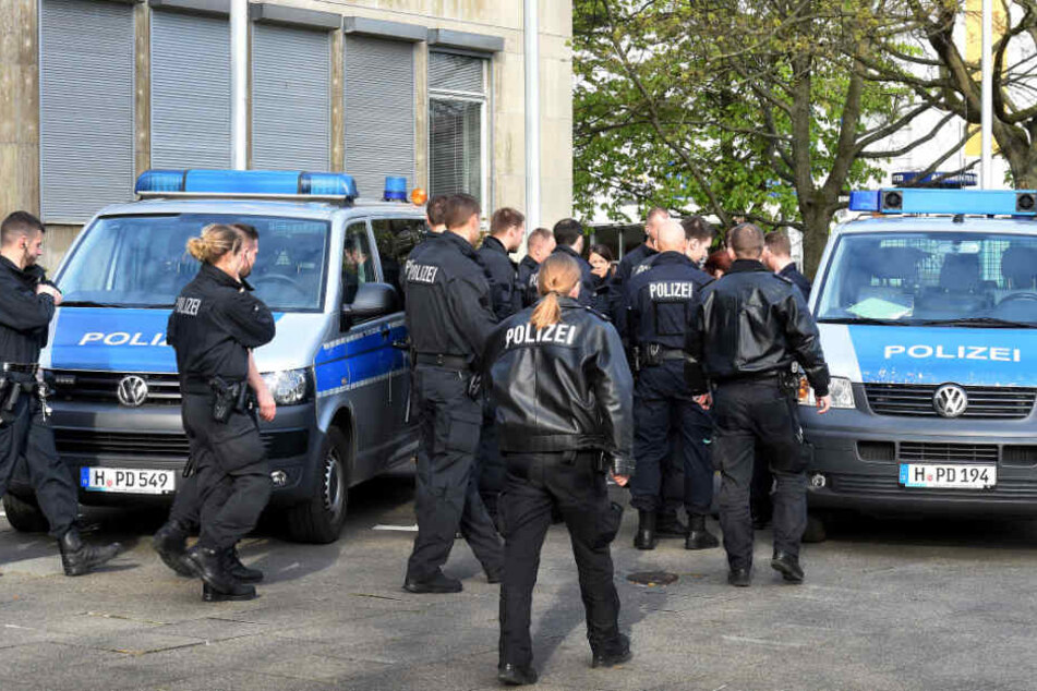 Die Polizei geht nun in Niedersachsen mit neuen Konzepten gegen kriminelle Familien-Clans vor (Symbolbild).