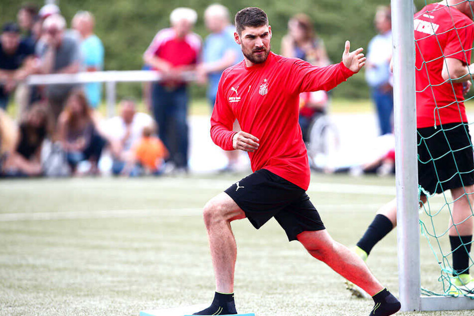 Dennoch nahm der Zwickauer Torwart natürlich am Trainingsauftakt des FSV teil.