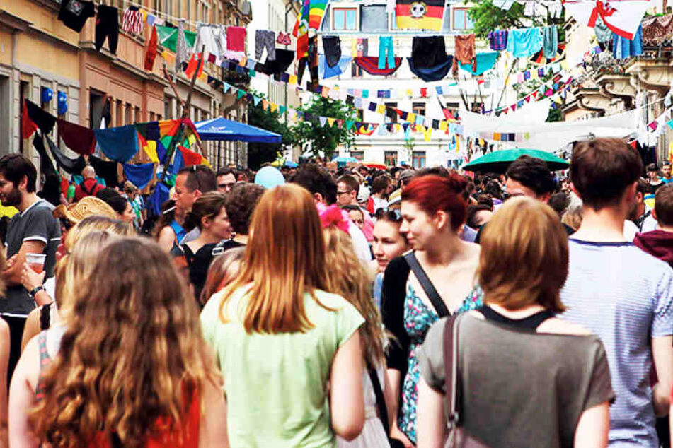 Die Bunte Republik Neustadt (BRN) zieht jährlich Zehntausende Besucher zum
Feiern in die Äußere Neustadt.