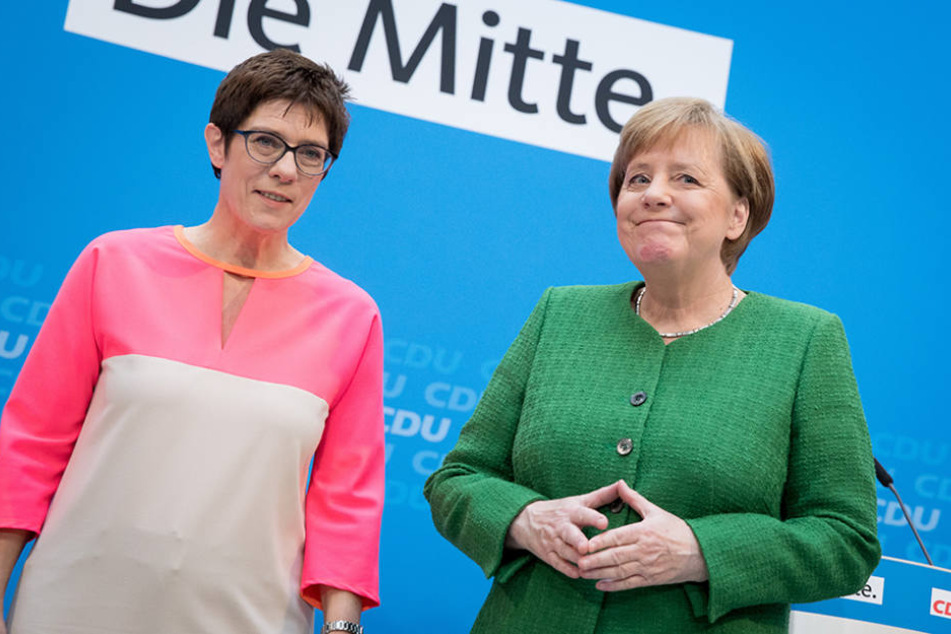 Kanzlerin Angela Merkel (63) selbst hatte Kramp-Karrenbauer für das Amt vorgeschlagen.