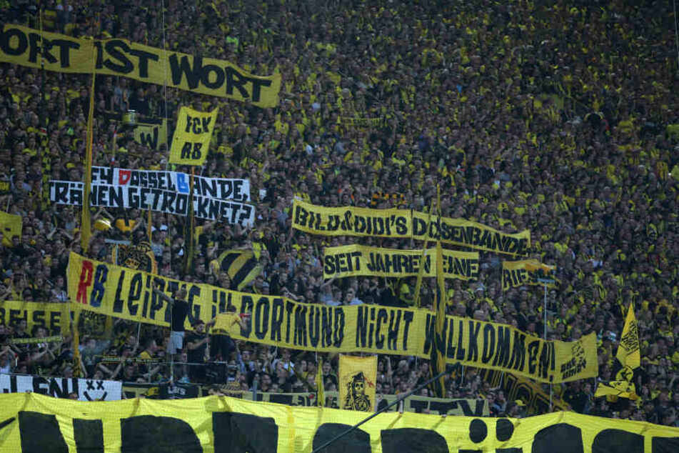 Die Fans von Borussia Dortmund zeigten auch am Samstagabend wieder sehr deutlich, was sie von RB Leipzig halten.