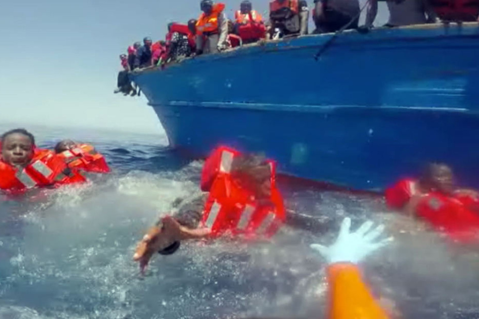 Tausende versuchen noch immer die Flucht übers Mittelmeer, oft mit tödlichem Ausgang.