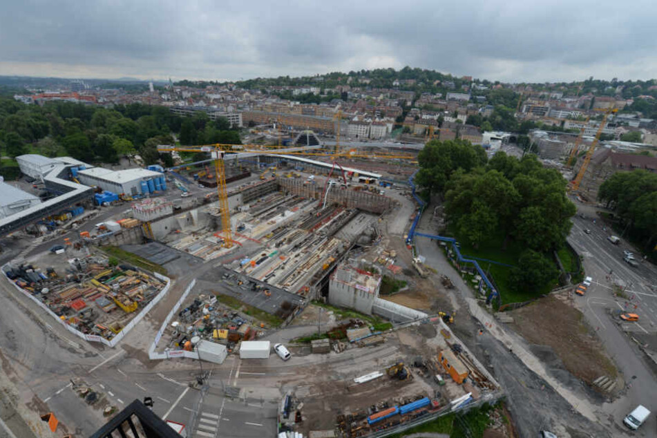 Blick in die Baugrube des künftigen Hauptbahnhofs mit Mai 2017.
