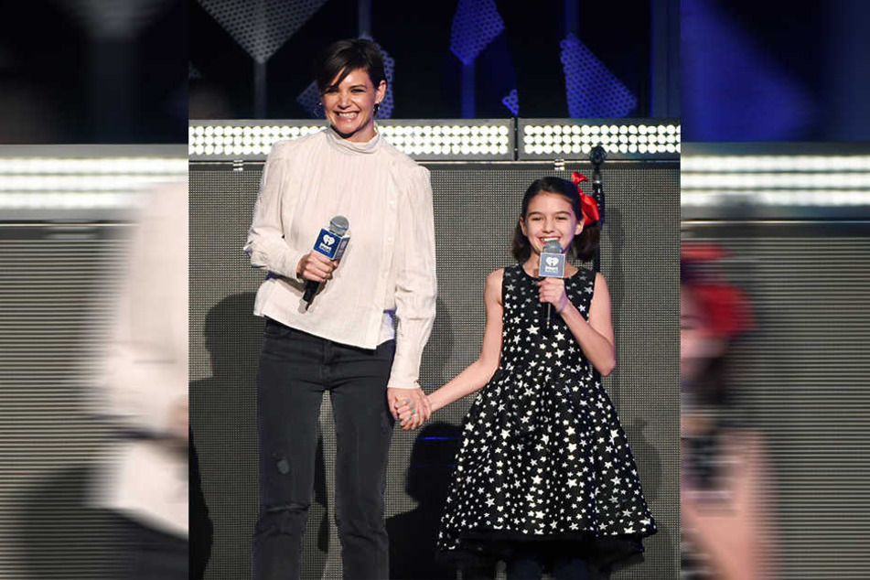 Katie Holmes und ihre Tochter Suri Cruise treten im dezember 2017 bei einem Konzert im New Yorker Madison Square Garden zusammen auf.