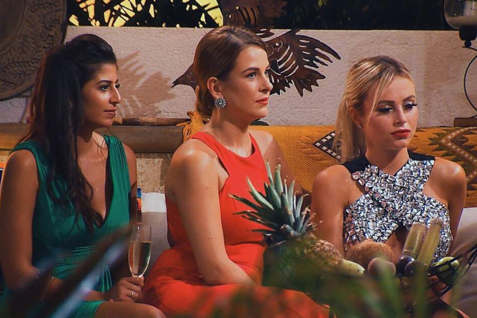 Eva, Nadine und Jade sind nicht gerade erfreut.