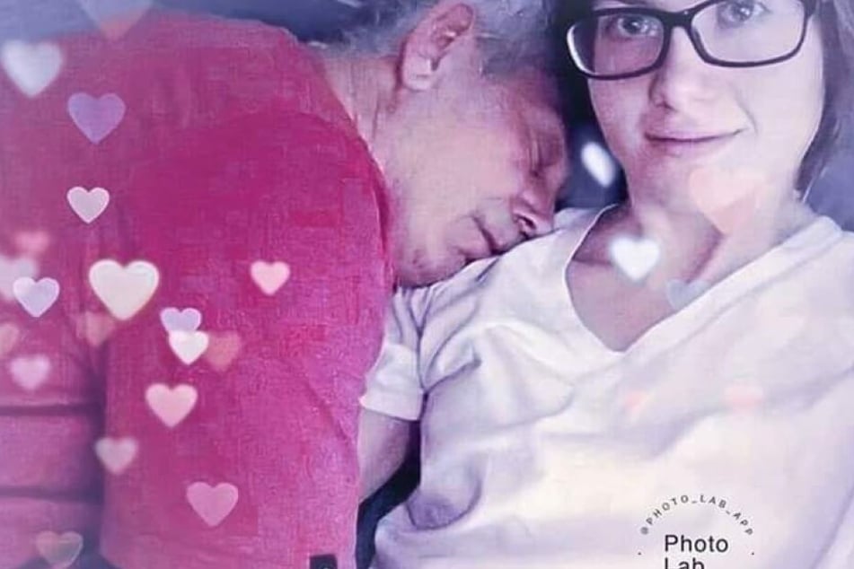 Die Studentin und ihr Ehemann scheuen sich nicht, ihre Liebe in der Öffentlichkeit zu zeigen.