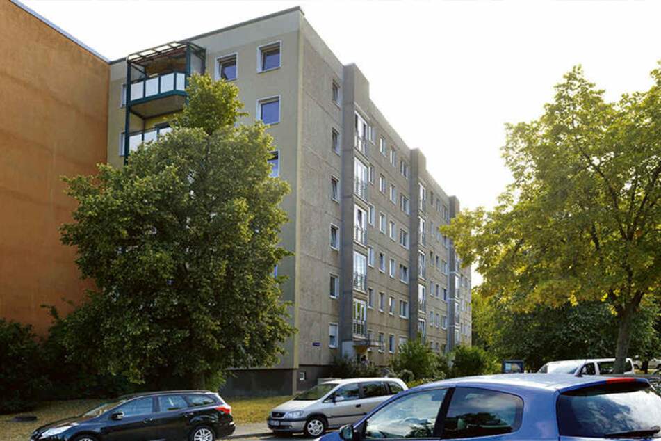 In diesem Sechsgeschosser starben die kleinen Mädchen (3, 6) einen gewaltsamen Tod in der Wohnung ihres Vaters (55) in der vierten Etage.