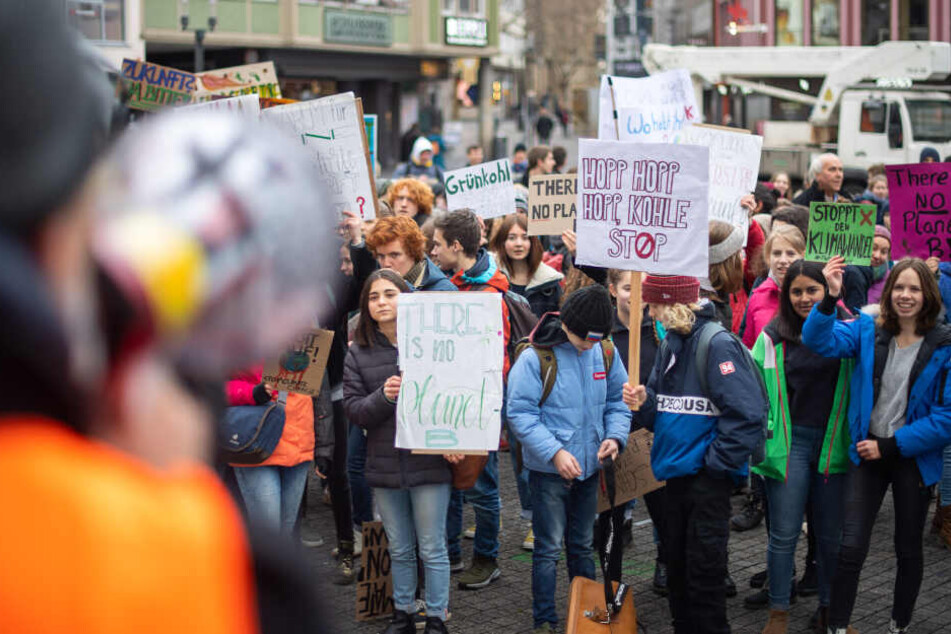 Wie hier in Stuttgart gehen bundesweit Schüler für den Klimaschutz auf die Straße, statt in die Schule. (Archivbild)