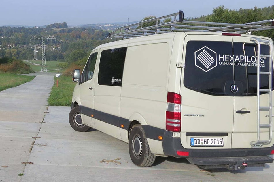 Dieser Mercedes-Sprinter samt Drohnen wurde über Nacht vom Privatgrundstück
geklaut.