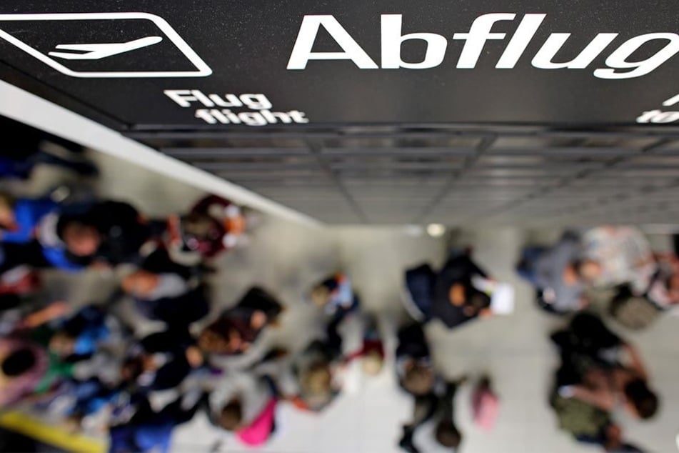 Am Mittwoch startete vom Flughafen Leipzig/Halle aus ein Abschiebe-Flug nach Tunesien (Symbolbild).