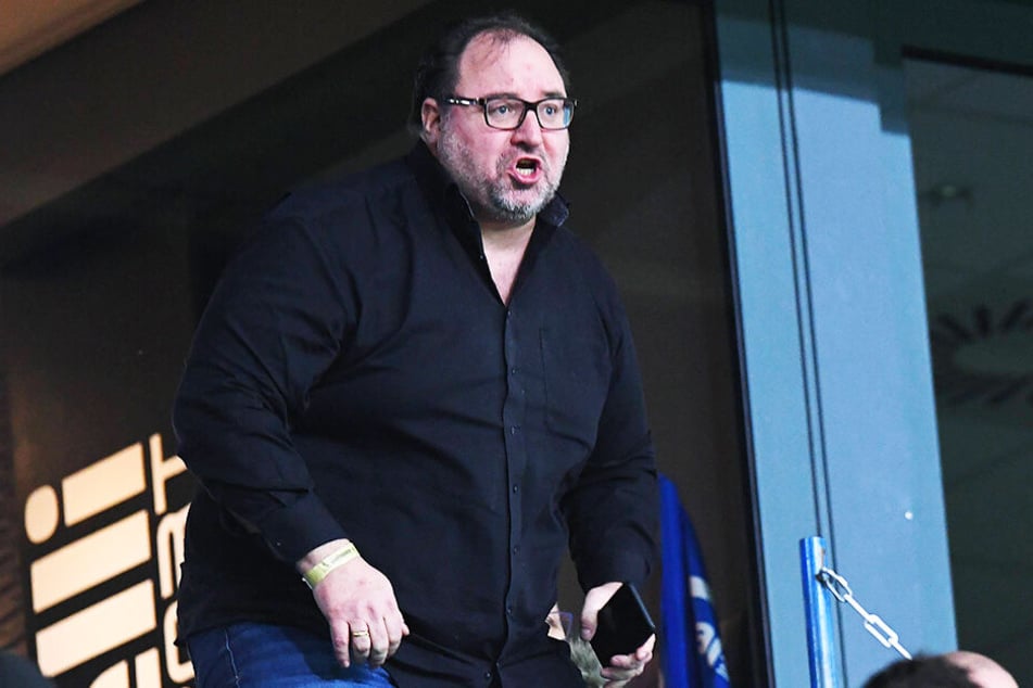 KFC-Mäzen Mikhail Ponomarev macht sich mit seinem neuen Twitter-Account nicht gerade viele Freunde.