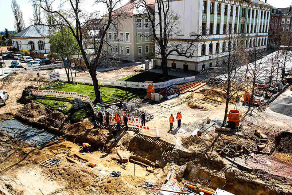 Das Grabungsfeld auf dem Rathausplatz ist rund 3 500 Quadratmeter groß.