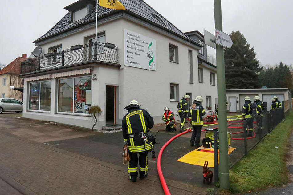 Die Feuerwehr hatte den Brand in der Milser Straße schnell im Griff.