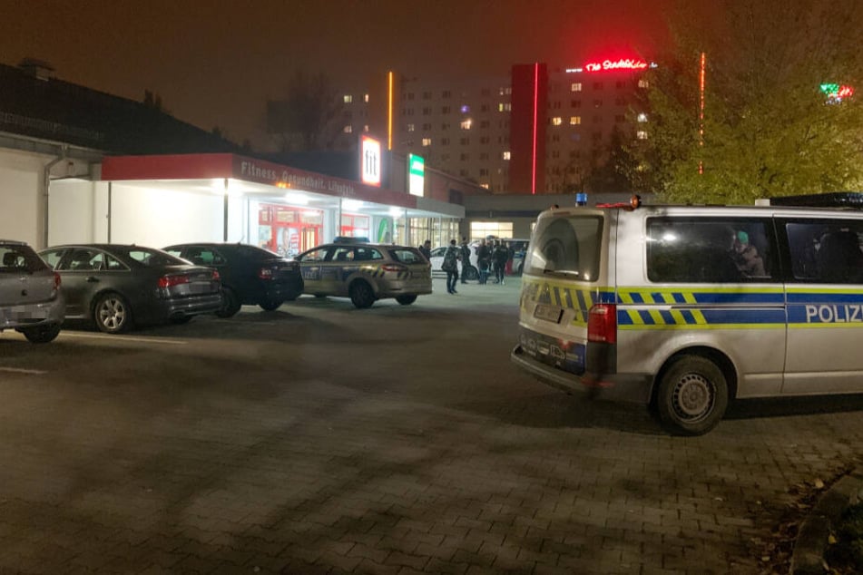Bewaffneter Überfall am Montagabend in Magdeburg. Ein Unbekannter raubte unter Vorhalt einer Pistole eine Subway-Filiale aus.