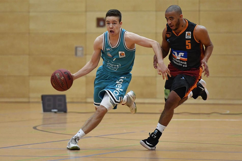 Noah Berge (r.) im Oktober 2016 im Trikot der Niners Chemnitz.