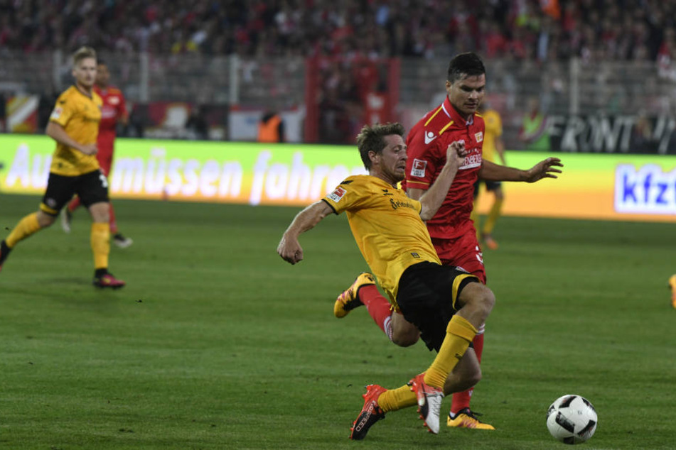 Hier trifft Lambertz zum 2:2 für Dynamo.