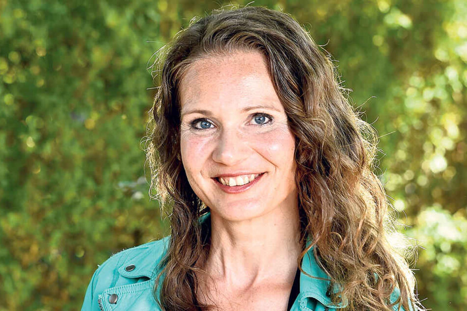 Ohne Perücke überrascht das Double Catharina Schwarz (29) mit dunklen Locken.