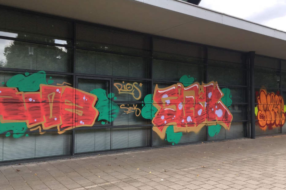 Die Sprayer nahmen sich gleich mehrere Scheiben vor.