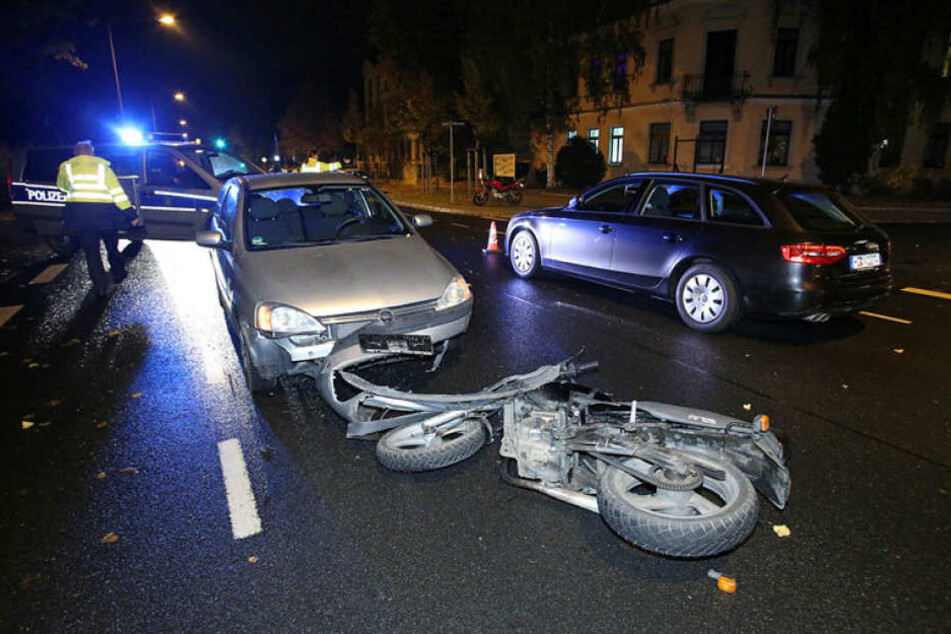 Die Frau auf dem Motorrad kam ins Krankenhaus.