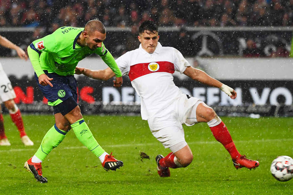 Ein großer Moment für Ahmed Kutucu: Der Schalke-Stürmer erzielte wenige Sekunden nach dieser Aufnahme sein erstes Bundesliga-Tor am 22. Dezember 2018 zum 3:1-Endstand beim VfB Stuttgart.