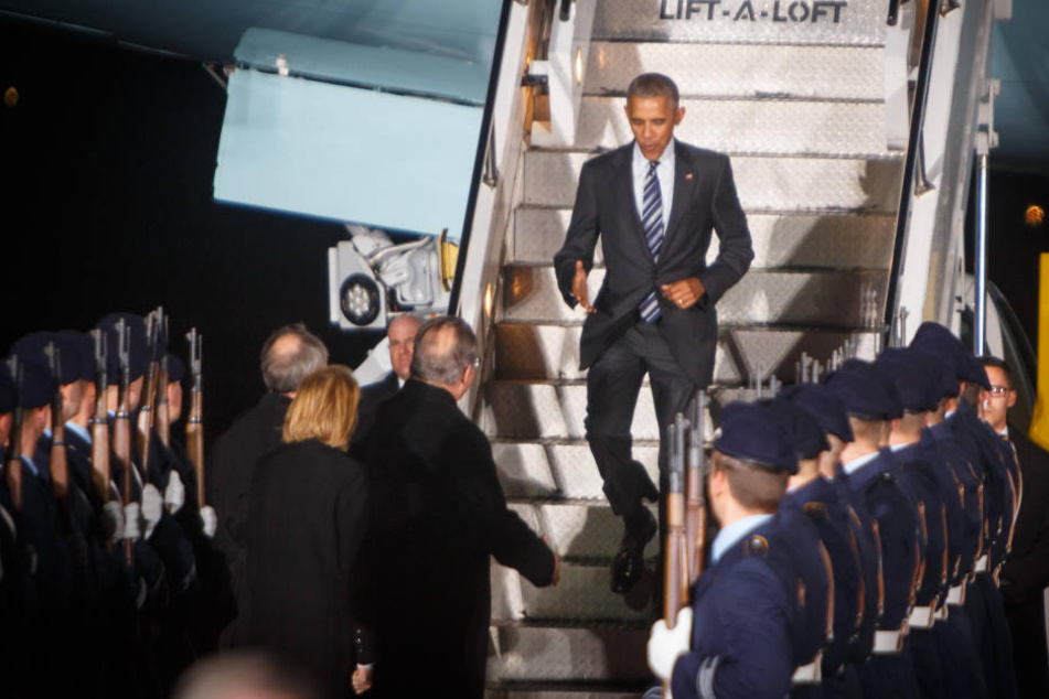 Am Mittwochabend landete Barack Obama (55) im kaltnassen November in Berlin-Tegel.