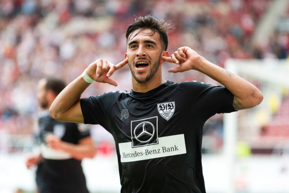 Stuttgarts Nicolas Gonzales jubelt nach seinem Tor zum 2:1 gegen St. Pauli.